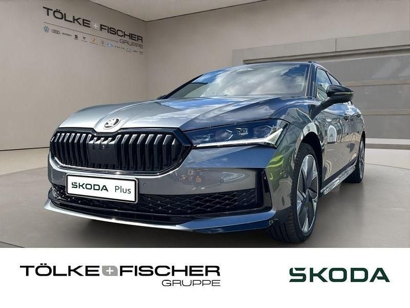Grau Neu 2025 Skoda Superb SportLine Kombi | 59.888 € - Bild 1/4