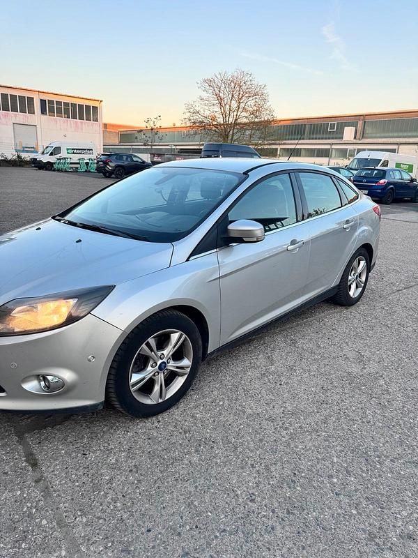 Usata Ford Focus 150 CV (110 kW) 2012 Argento Berlina