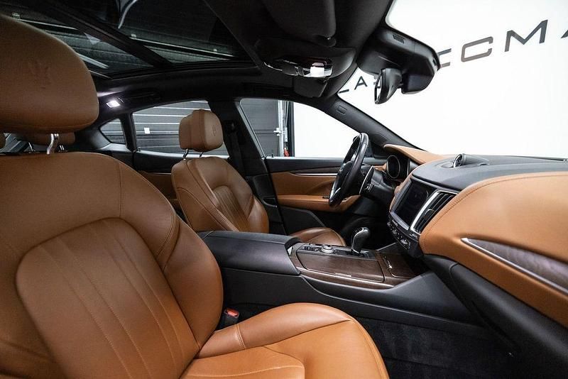 Gebraucht Maserati Levante GranLusso 349 PS (256 kW) 2017 Blau SUV