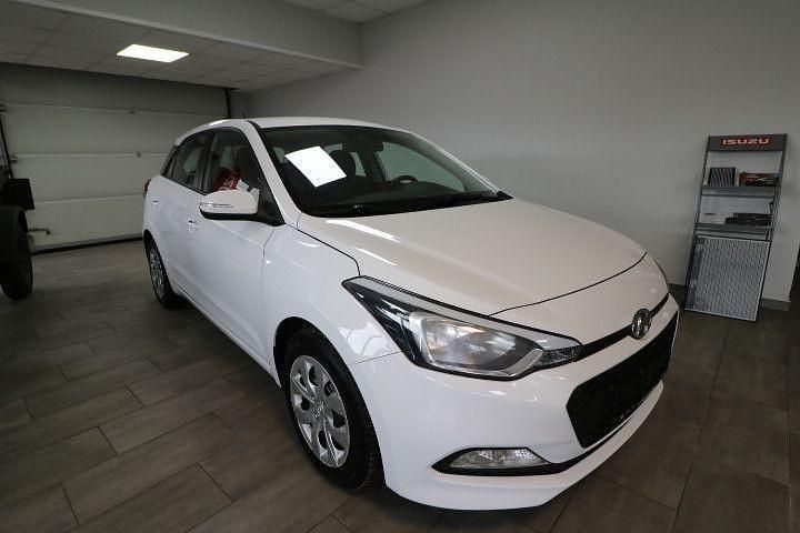 Gebraucht Hyundai i20 84 PS (61 kW) 2016 Weiß Limousine
