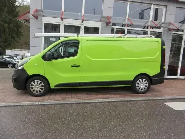 Gebraucht Opel Vivaro 146 PS (107 kW) 2018 Grün Van / Kleinbus