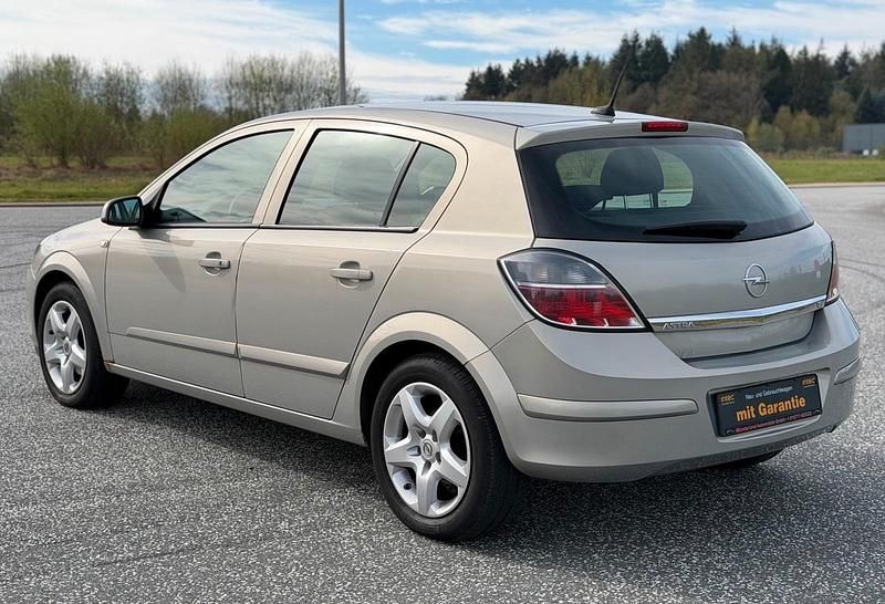 Gebraucht Opel Astra 140 PS (102 kW) 2007 Silber Limousine
