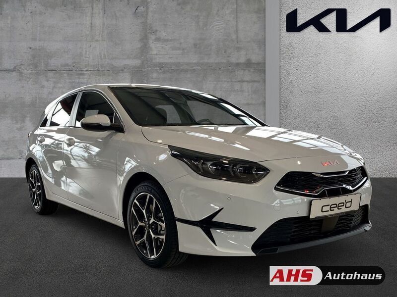 Neu Kia Ceed 140 PS (102 kW) 2025 (wd) casa white s Kleinwagen
