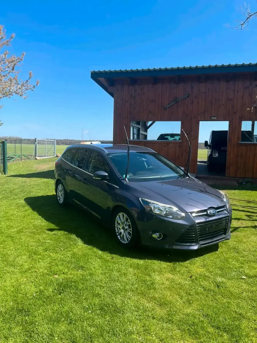 Używany Ford Focus Titanium 150 KM (110 kW) 2012 Andere farben Kombi