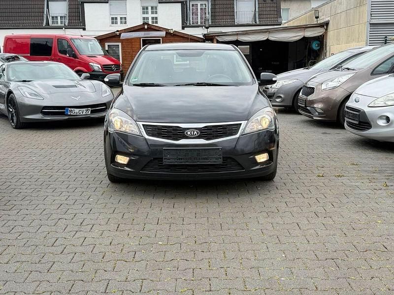 Gebraucht Kia Ceed Spirit 116 PS (85 kW) 2011 Schwarz Kleinwagen