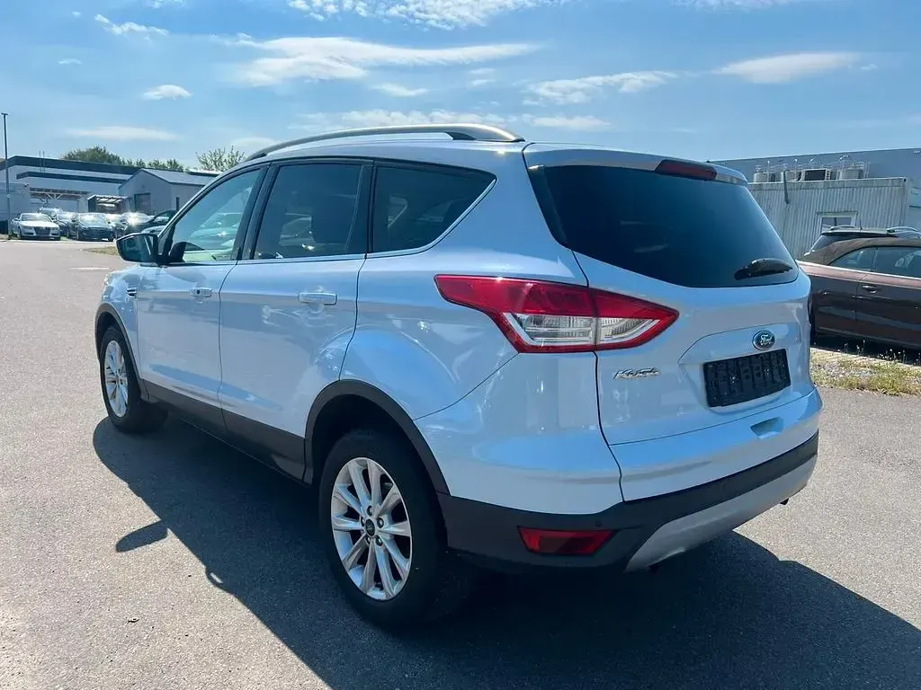 Gebraucht Ford Kuga Titanium 163 PS (119 kW) 2013 Weiß SUV