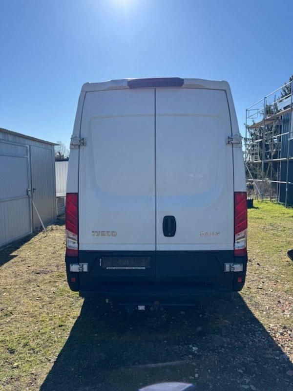 Gebraucht Iveco Daily 145 PS (106 kW) 2016 Weiß Van