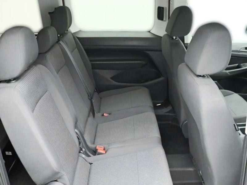 Second-hand VW Caddy Maxi 122 CP (89 kW) 2023 Roșu Monovolum