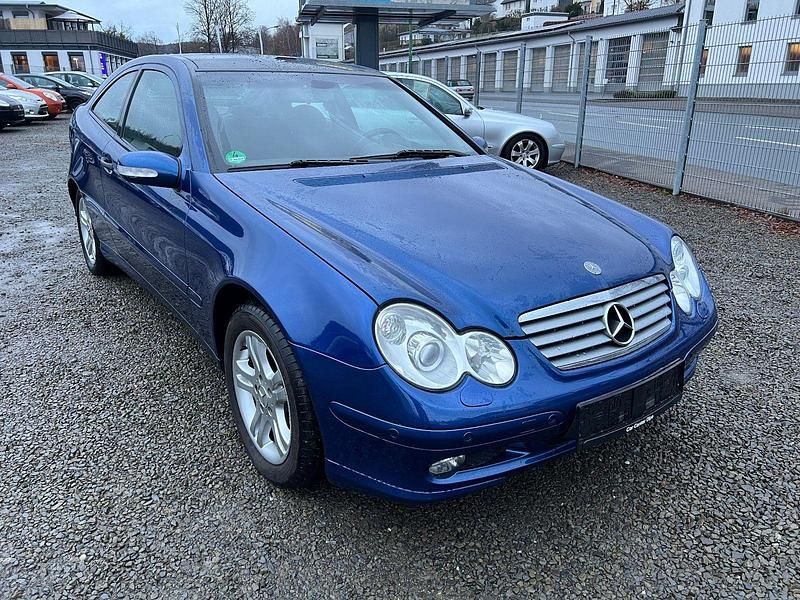Gebraucht Mercedes C180 143 PS (105 kW) 2004 Blau Coupé