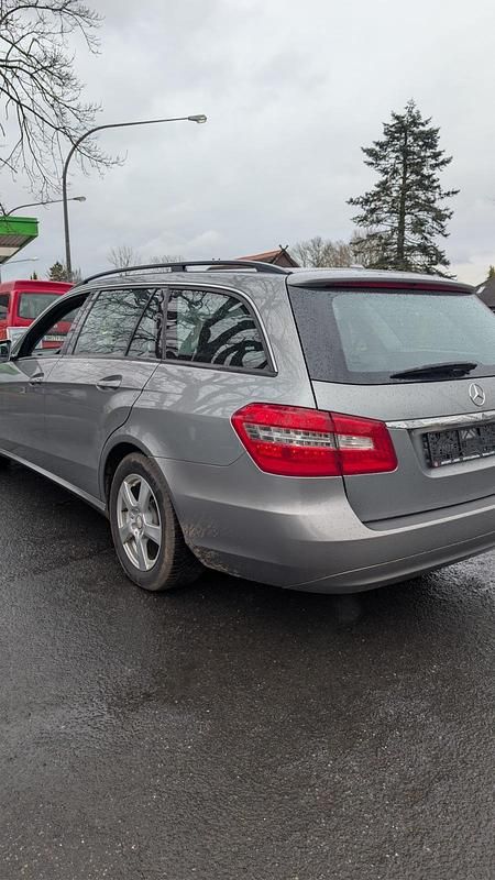 Gebraucht Mercedes E250 204 PS (150 kW) 2010 Silber Kombi