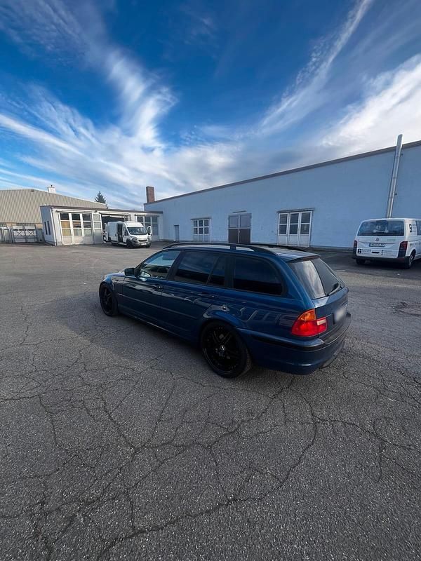 Gebraucht BMW 320 150 PS (110 kW) 2003 Blau Kombi