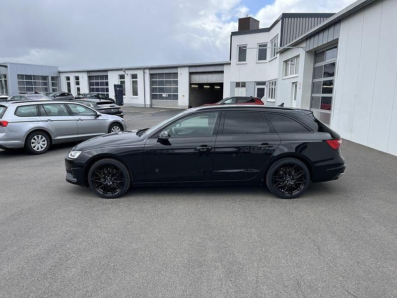 Gebraucht Audi A4 150 PS (110 kW) 2022 Mythosschwarz Kombi
