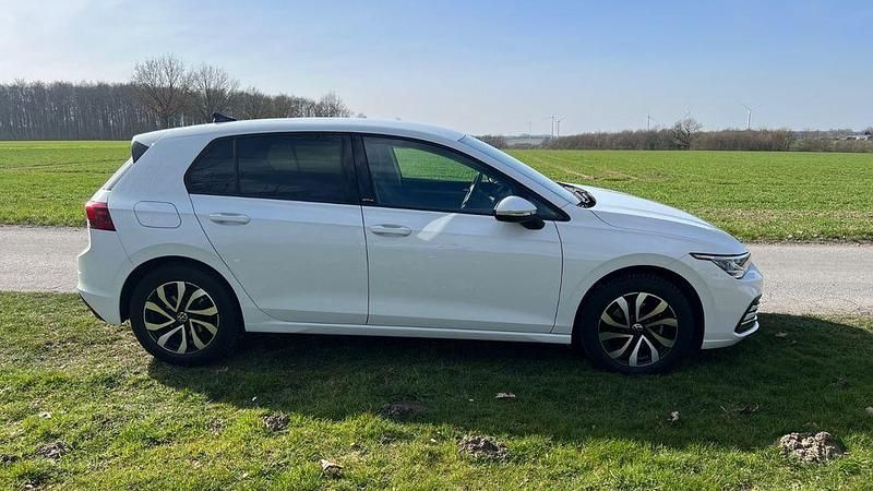 Gebraucht VW Golf VII Active 150 PS (110 kW) 2021 Weiß Kleinwagen