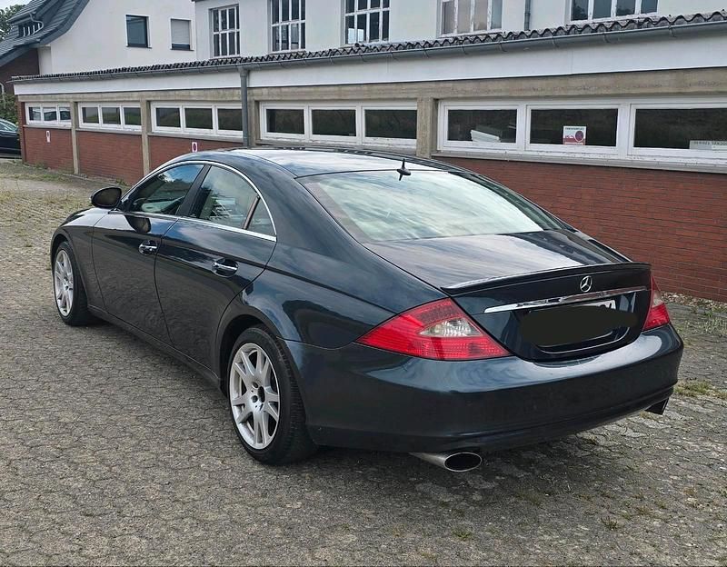 Blau Gebraucht 2006 Mercedes CLS320 Limousine | 3.400 € (Guter Preis) - Bild 1/4