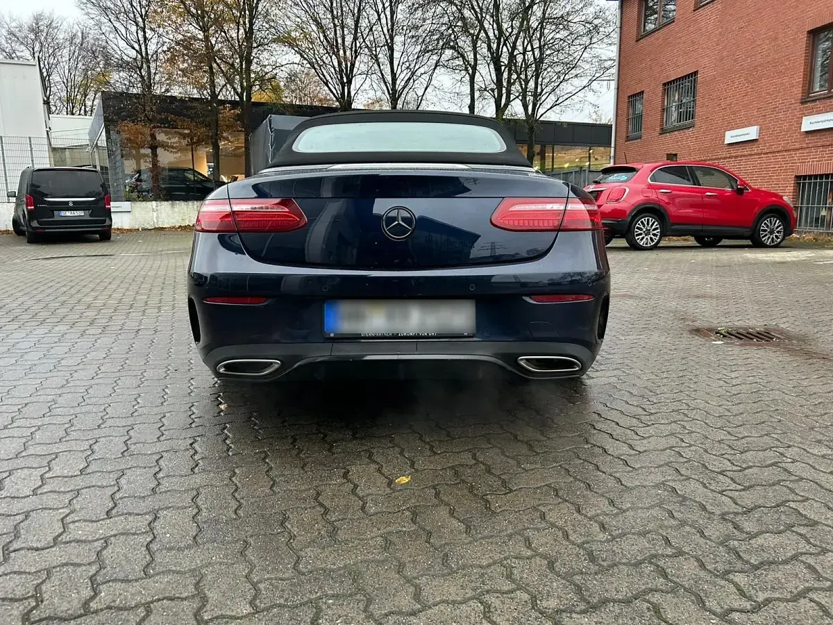 Gebraucht Mercedes E300 AMG line 258 PS (189 kW) 2020 Blau Cabrio