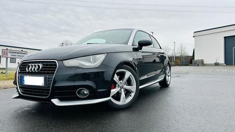 Schwarz Gebraucht 2011 Audi A1 S-Line Kleinwagen | 8.300 € (Etwas zu teuer) - Bild 1/4