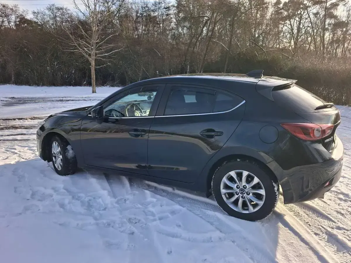 Second-hand Mazda 3 Sports-Line 150 CP (110 kW) 2015 Negru Berlinǎ