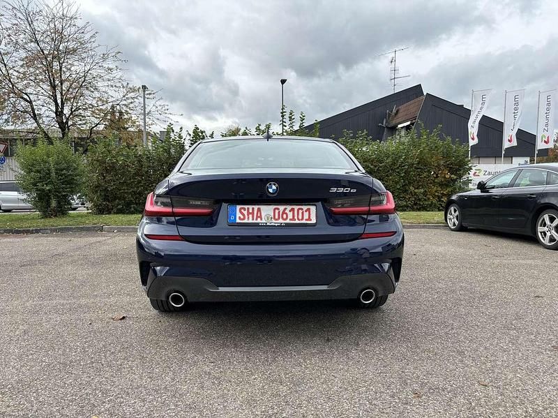 Gebraucht BMW 330e M Sport 184 PS (135 kW) 2019 Blau Limousine