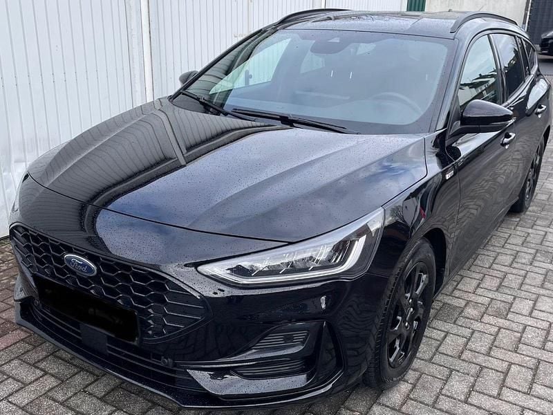 Schwarz Gebraucht 2024 Ford Focus ST-Line Kombi | 16.990 € (Superpreis) - Bild 1/4