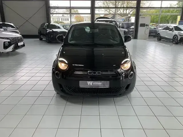 Gebraucht Fiat 500e Action 69 kW (95 PS) 2023 Onyx schwarz) (schwarz Kleinwagen