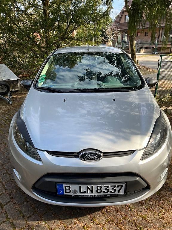 Gebraucht Ford Fiesta Ambiente 82 PS (60 kW) 2009 Grau Kleinwagen