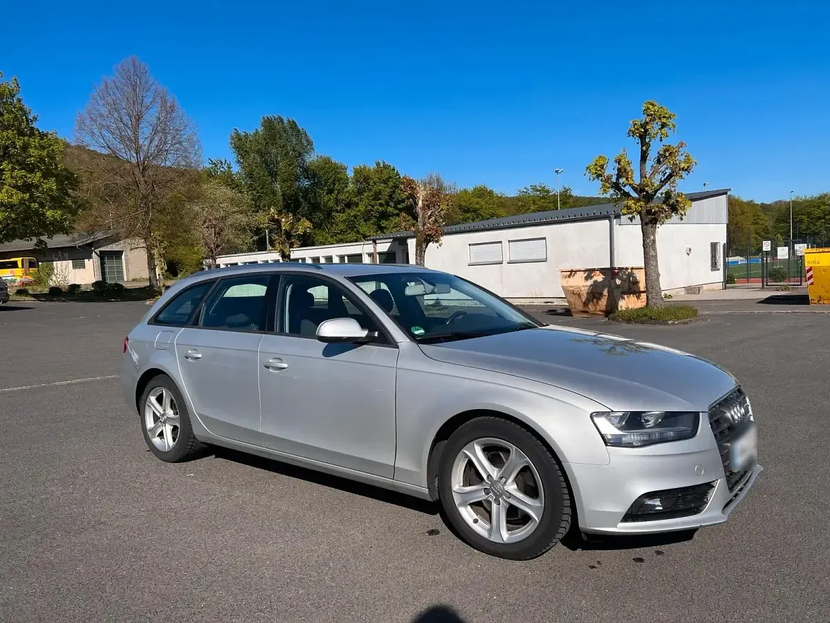 Używany Audi A4 120 KM (88 kW) 2012 Srebrny Kombi