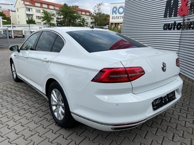 Gebraucht VW Passat Comfortline 190 PS (139 kW) 2018 Weiß Limousine