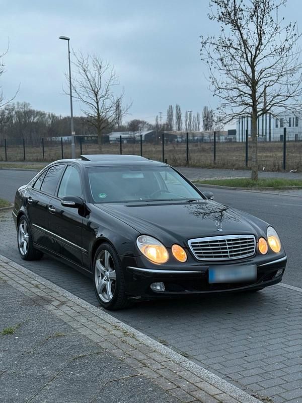 Gebraucht Mercedes E220 150 PS (110 kW) 2004 Schwarz Limousine