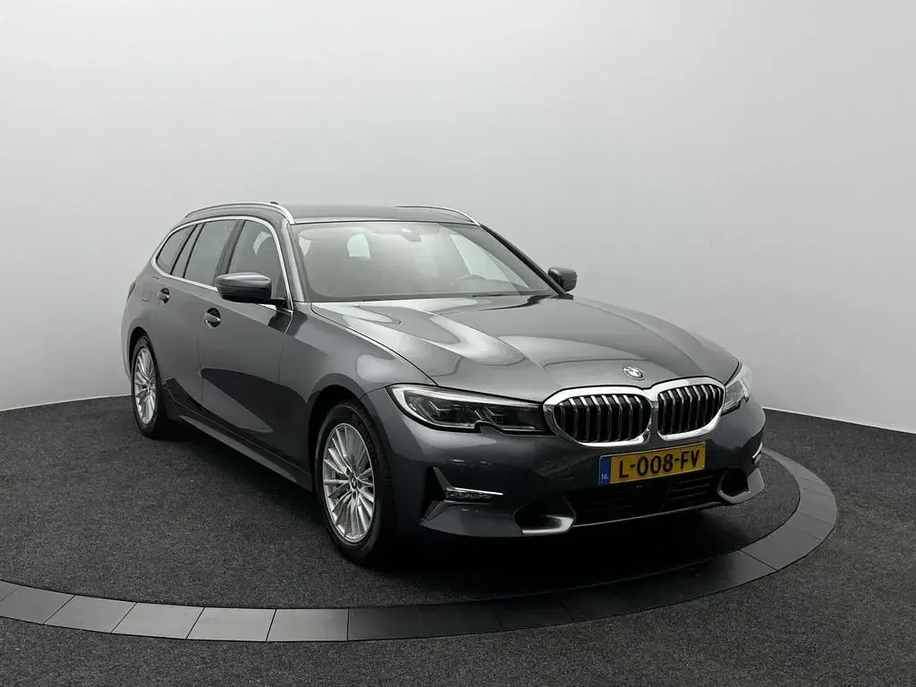 Gebraucht BMW 330e Luxury Line 292 PS (214 kW) 2021 Grau Kombi