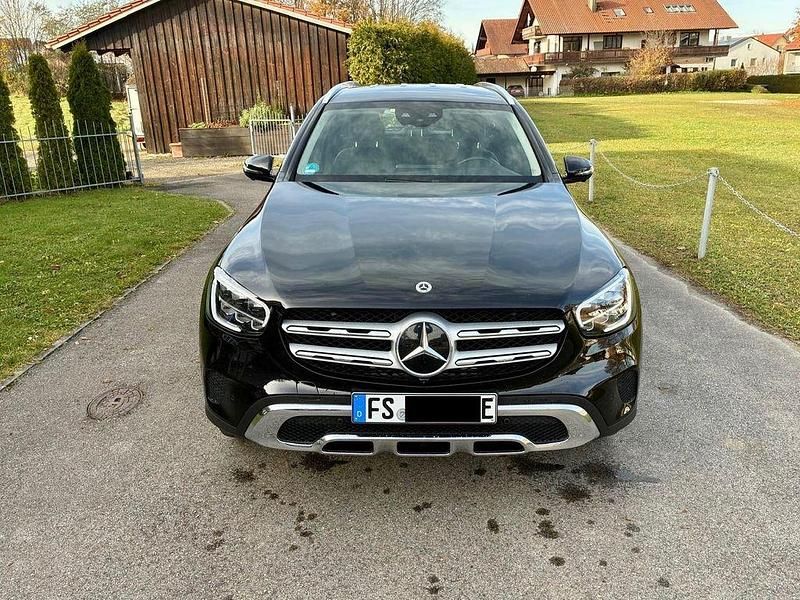 Schwarz Gebraucht 2022 Mercedes GLC300e SUV | 37.950 € (Guter Preis) - Bild 1/4