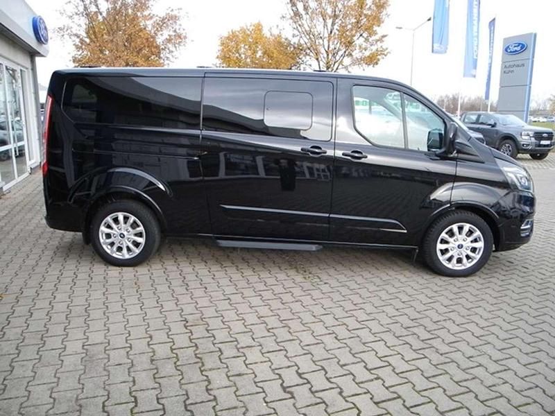 Gebraucht Ford Tourneo Titanium 185 PS (136 kW) 2019 Obsidianschwarz metallic Van / Kleinbus