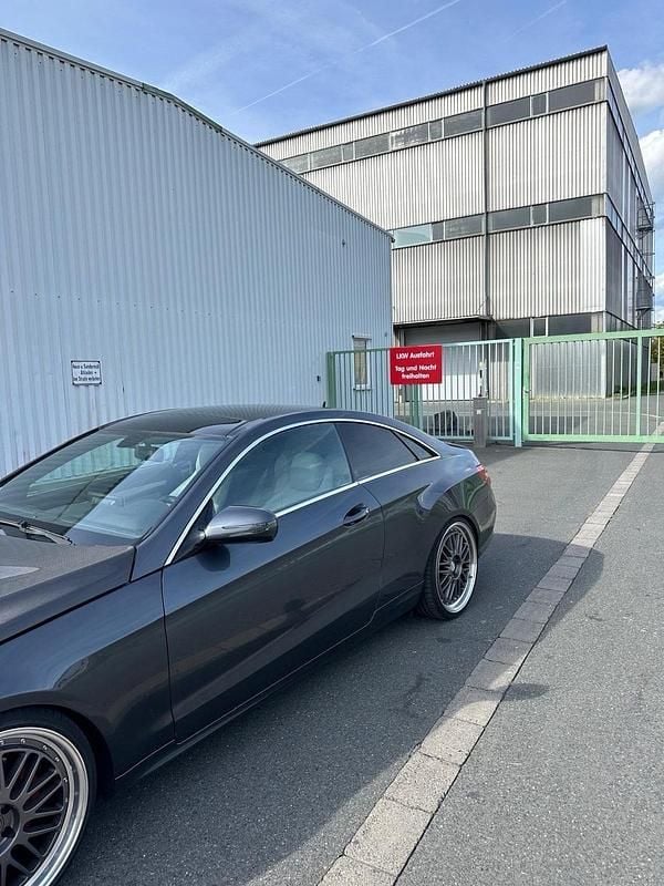 Gebraucht Mercedes E350 AMG 292 PS (214 kW) 2009 Grau Coupé