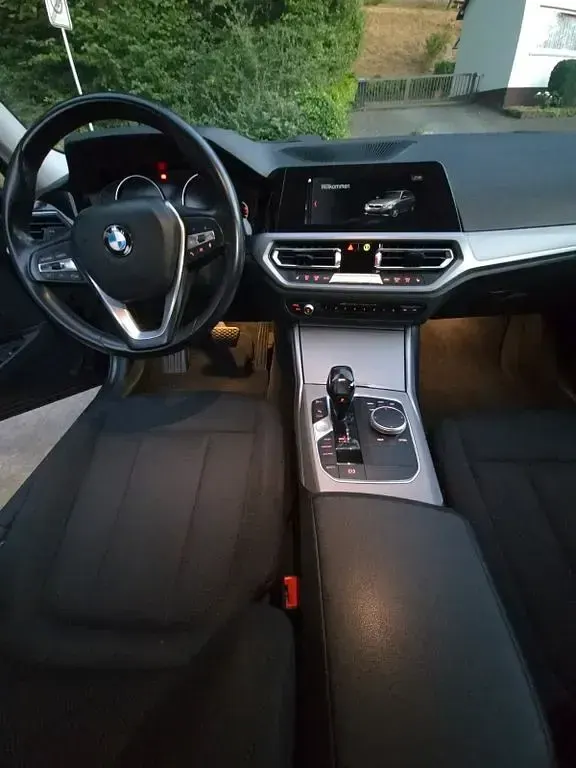 Gebraucht BMW 320 Advantage 190 PS (139 kW) 2019 Grau Kombi