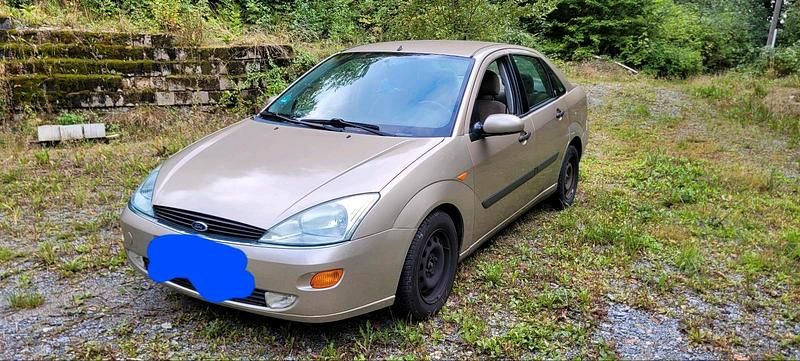 Gold Gebraucht 1997 Ford Focus Ghia Limousine | 500 € (Fairer Preis) - Bild 1/4