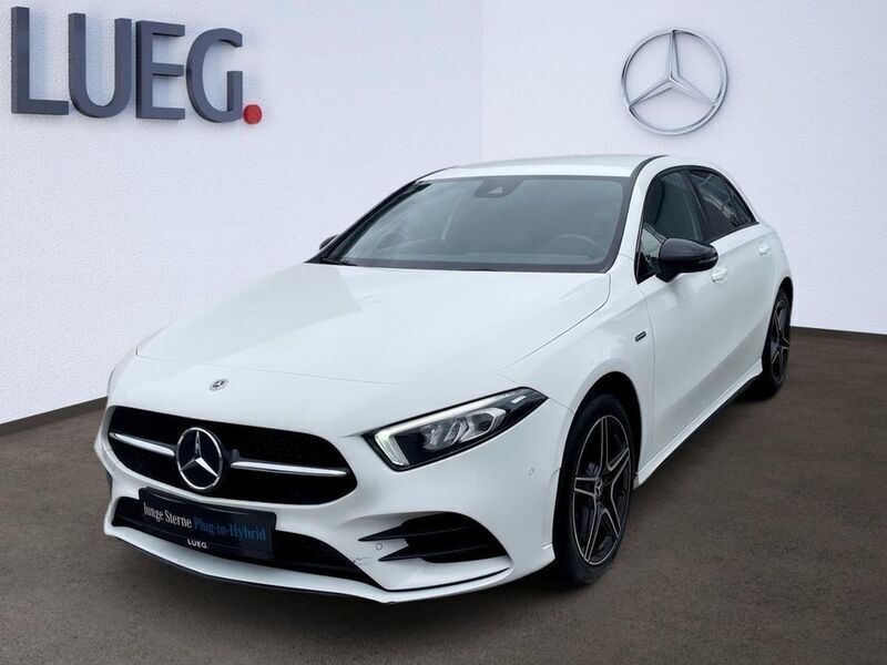 Weiß Gebraucht 2021 Mercedes A250 AMG Limousine | 24.780 € (Guter Preis) - Bild 1/4