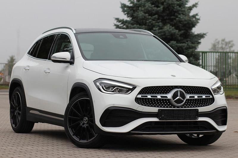 Weiß Gebraucht 2020 Mercedes GLA200 AMG line SUV | 31.000 € (Fairer Preis) - Bild 1/4