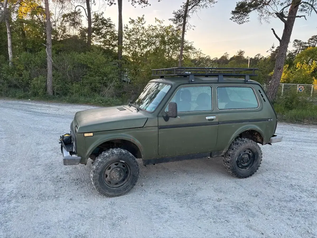 Second-hand Lada niva 82 CP (60 kW) 2006 Verde SUV