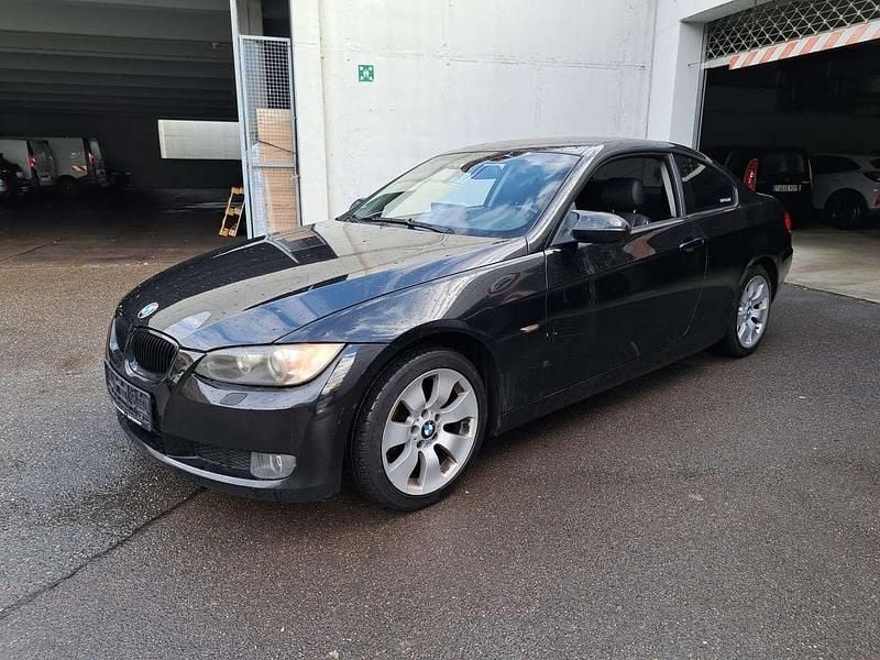 Gebraucht BMW 320 177 PS (130 kW) 2010 Black sapphire metallic Coupé