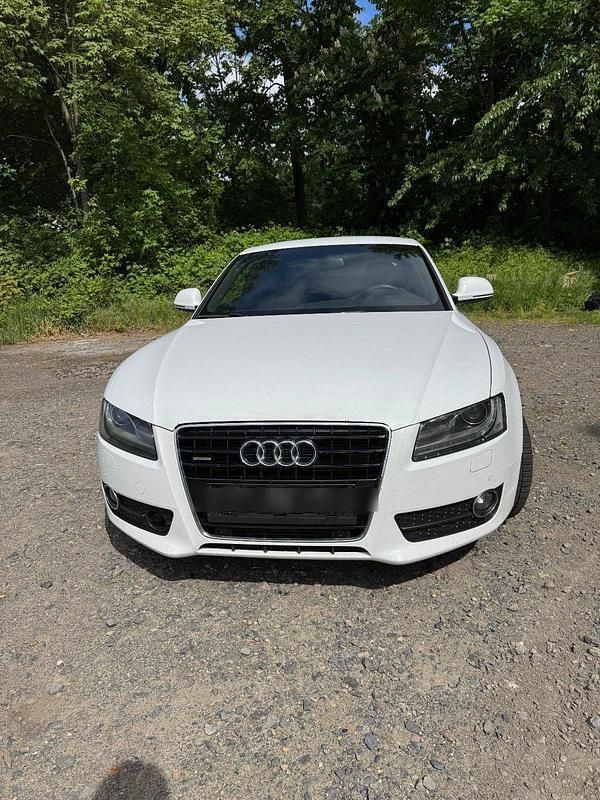 Weiß Gebraucht 2009 Audi A5 Coupé | 7.950 € (Fairer Preis) - Bild 1/4