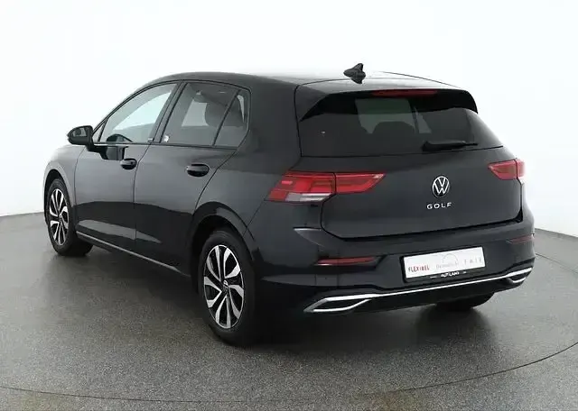 Gebraucht VW Golf VIII Active 150 PS (110 kW) 2023 Schwarz Limousine