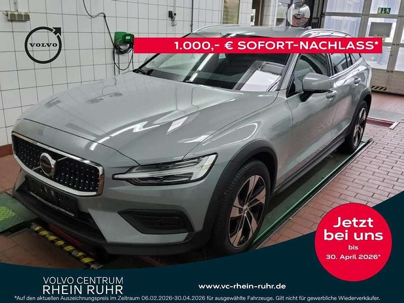 Gebraucht Volvo V60 CC Plus 196 PS (144 kW) 2024 Grau vapour grey / metallic Kombi