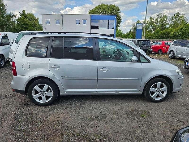 Reflexsilber Gebraucht 2009 VW Touran United Van / Kleinbus | 6.350 € (Etwas zu teuer) - Bild 1/4