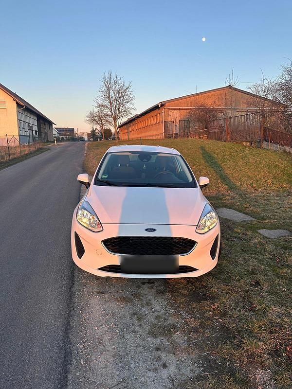 Gebraucht Ford Fiesta Trend 70 PS (51 kW) 2019 Weiß Kleinwagen