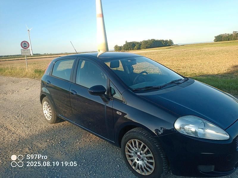 Blau Gebraucht 2009 Fiat Grande Punto Kleinwagen | 2.350 € - Bild 1/4