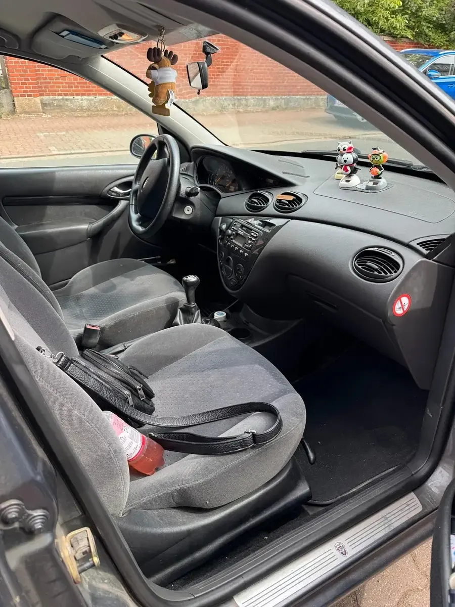 Gebraucht Ford Focus 100 PS (73 kW) 2003 Grau Limousine