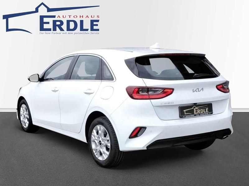Neu Kia Ceed 101 PS (74 kW) 2026 Wd) casa white s (weiss Kleinwagen