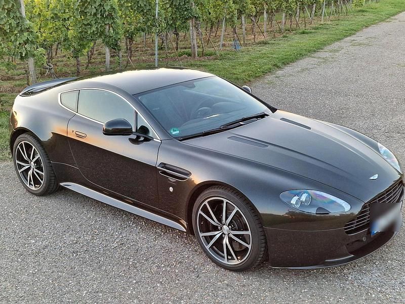 Grau Gebraucht 2014 Aston Martin Vantage Coupé | 62.900 € - Bild 1/4