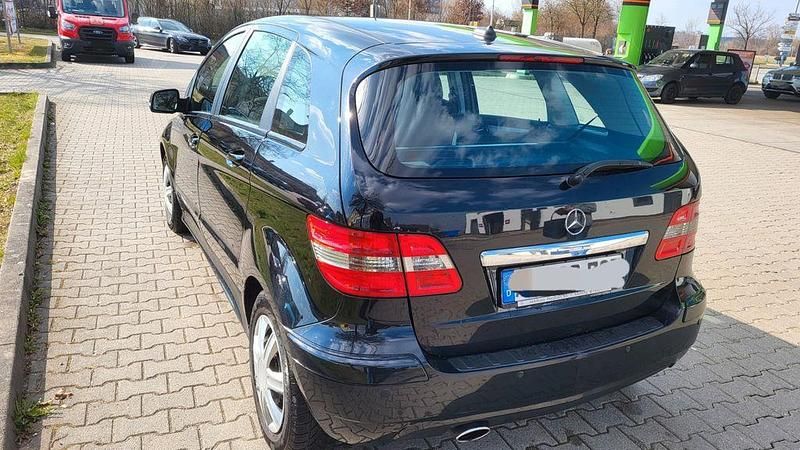 Gebraucht Mercedes B180 116 PS (85 kW) 2010 Schwarz Van / Kleinbus