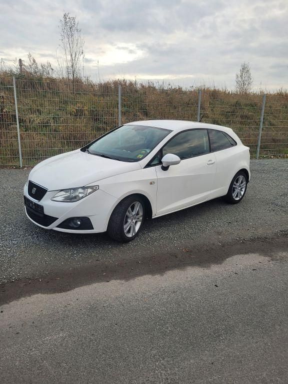 Weiß Gebraucht 2009 Seat Ibiza SC Style Kleinwagen | 2.550 € (Fairer Preis) - Bild 1/4