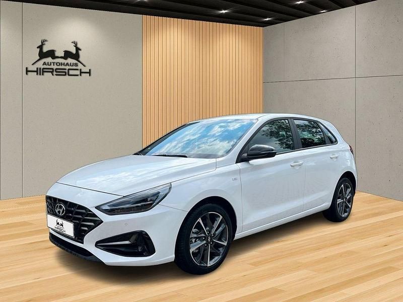 Weiß Neu 2024 Hyundai i30 Advantage Limousine | 22.890 € (Guter Preis) - Bild 1/4